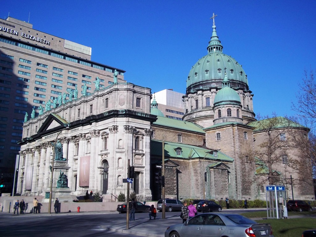 mary, queen of the world cathedral_wikimedia.org